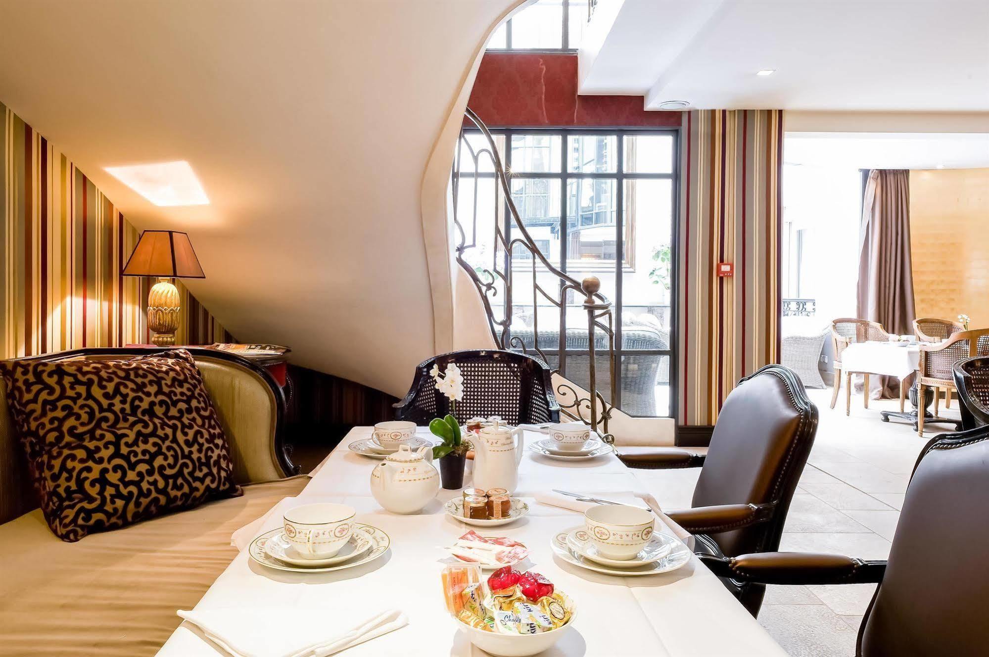 Hotel Chateaubriand Paryż Zewnętrze zdjęcie